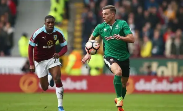 武汉三镇客场挑战青岛西海岸：战术抉择与胜负关键