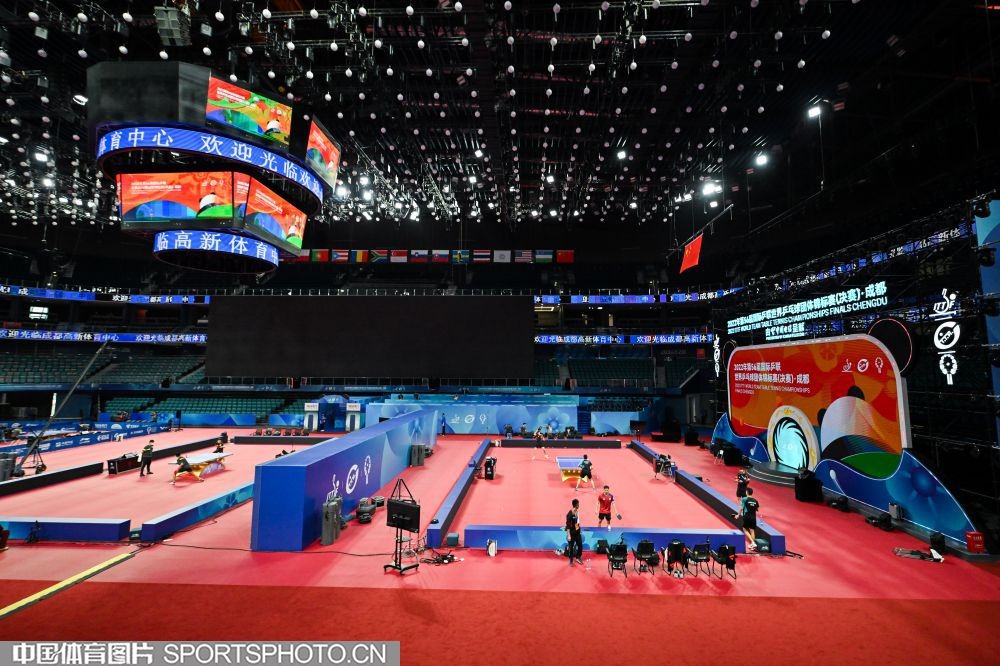 德州游骑兵在 2024 年宣布将为其球队历史上最具影响力的球迷树立永久纪念牌